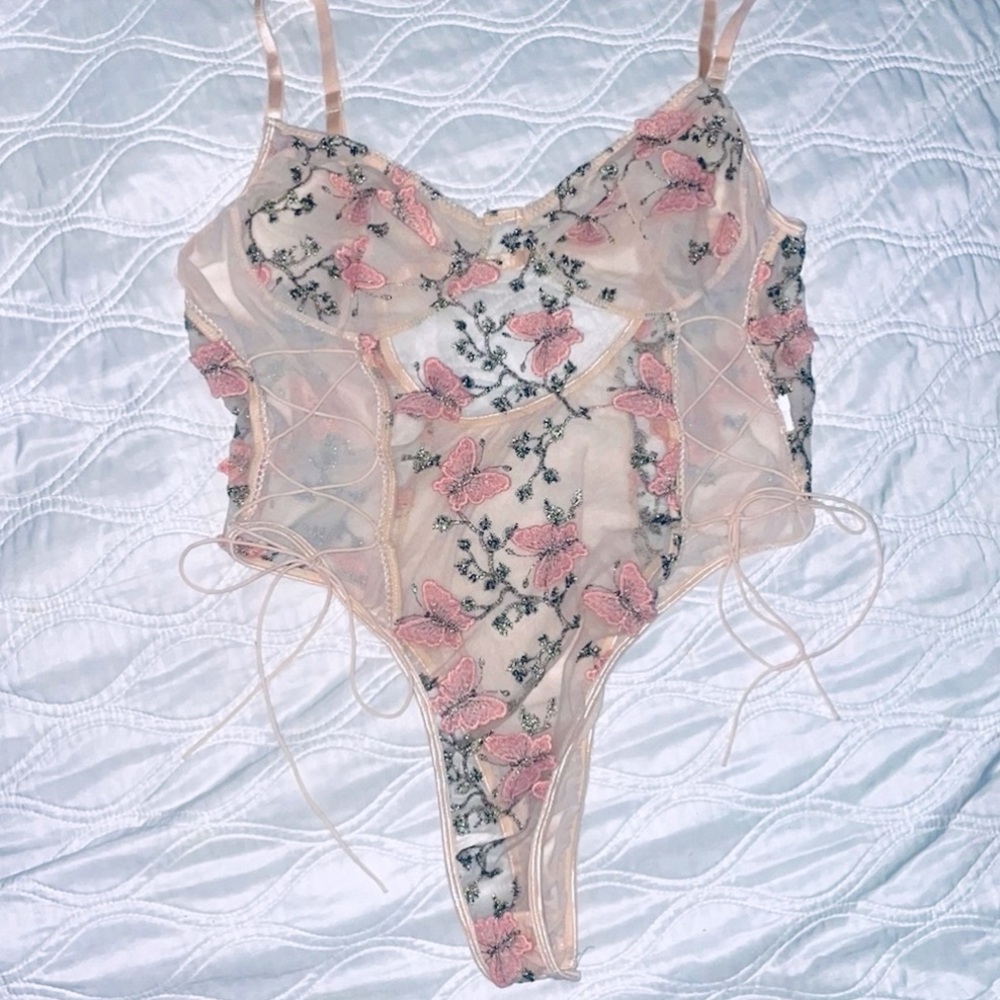 Pink butterfly lingerie - Picture 1 of 13